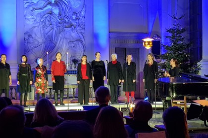Шведският женски хор за български народни песни „Перуника“ представи България в концерт „Коледни песни от ЕС“ в Стокхолм
